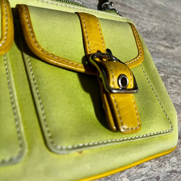 Coach vintage green and mustard color wristlet with 2 front pockets - Picture 4 of 15